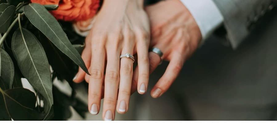 Wedding rings on the couple's hands